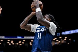 内外开花！纳兹·里德半场8中6拿到14分2板 三分3中2