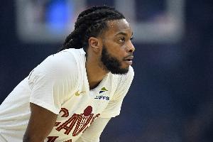 你这啥玩意儿啊！加兰半场11中1&三分10投全铁仅拿到7分