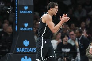 放开抡！小波特半场11中7轰下21分2板3助 单节得分均上双