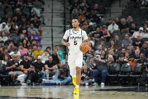 文班亚马：卡斯尔哈珀突破杀伤力十足 他们未来会是联盟一大威胁