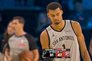 😂差别太明显了！文班追到4分分差下场 回来的时候已经差16分了