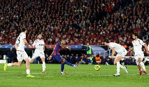 巴萨球迷在对阵奥萨苏纳时嘲讽皇马：哈维（阿隆索），留下来！