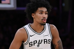 手感不佳！哈珀半场9投2中&三分4中1 得到6分4板1助1帽