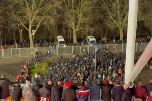 图片报：科隆球迷声称入场时被要求接受裸体检查，警方予以否认