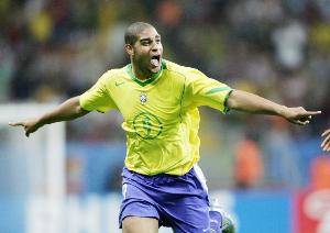 帕尔马旧将：阿德里亚诺曾在派对一口气喝了33瓶啤酒，而且还没醉