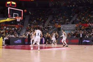 加时接着打！焦泊乔1.3秒绝杀翻身跳投未能命中