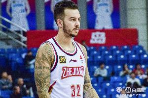 撑起进攻！约克半场9中7&三分7中5砍下20分2助 首节独揽16分！