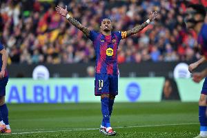 每体：拉菲尼亚告诉身边人，实现为巴萨拿欧冠的目标前不会离开