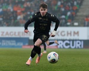 波兰媒体：拜仁球探考察17岁边锋皮图谢夫斯基，德转身价1200万欧