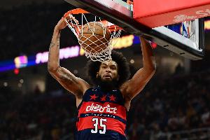 活力十足！巴格利半场7中5拿到11分7板 其中4前场板