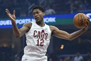 这场拉了！亨特7中1&三分3中0仅拿4分 加时赛被弃用