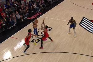 巨大失误！勇士欲追平的回合 库里被夹击传球失误！