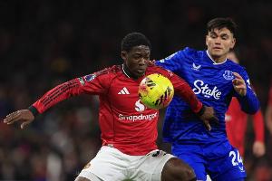 电讯报：超过十队有意梅努，曼联内部有人对他的困境感到非常不安