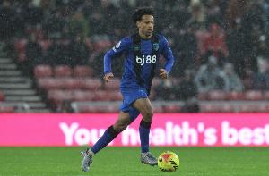 TA：美国中场亚当斯战曼联时疑似韧带损伤，担忧影响世界杯