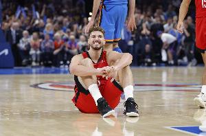 记者：最后时刻有软哨也有漏判 火箭有机会但还是功亏一篑