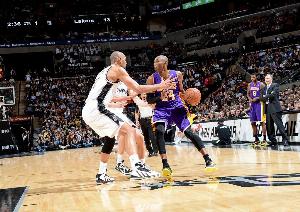 MVP&FMVP各多一个！帕森斯：若挡上名字只看荣誉 那邓肯强于科比