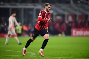 米体：S·希门尼斯在评估是否接受右脚踝手术，未来几天将做决定