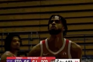 投不进你就传啊！吕佩尔罚球打铁 目前已经8投1中了