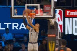 可惜啊！文班空接双手背扣势在必得 结果意外涮筐而出