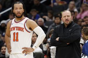 哈斯勒姆夸哈特表现~布伦森调侃：如果教练安排太多训练就不行了