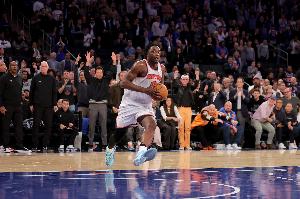 本场最靓！阿努诺比17中10&三分10中5砍28分9板3助 上半场20分！