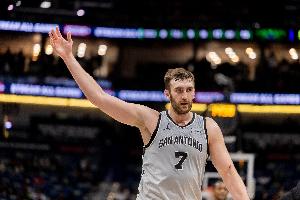 真尽力了！科内特9中7拿14分怒抢5个前场板 正负值+7全队最高