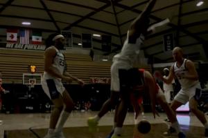 😘杨瀚森接队友传球 篮下强起造成犯规 罚球稳稳命中拿首分！