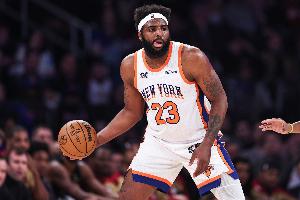 抢爆文班！米切尔·罗宾逊1分钟揽5个前场板 克拉克森2记三分反超