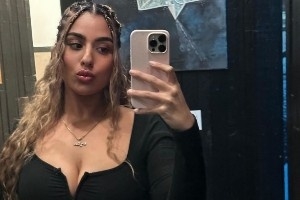 女主持：点蜡烛&放澡水&精油按摩都很浪漫 皮尔斯：有钱才叫浪漫