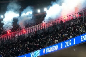 球迷恶意损毁诺坎普设施！西媒：巴萨向法兰克福索赔6100欧元