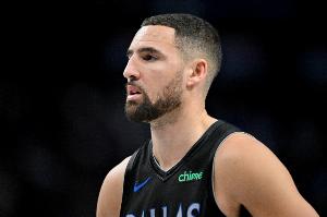 队记：勇士曾在交易中试图向独行侠榨取额外利益 克莱对此不满