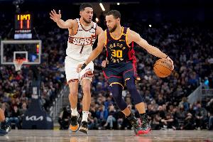 库里：我和布克之间有种情谊 本想穿着他的鞋击败他但没成功