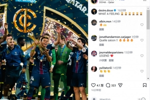 加冕六冠王！巴黎边锋杜埃社媒晒捧杯照庆祝：多么美妙的感觉