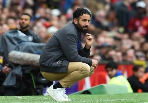 电讯报：应对关键球员缺阵，阿莫林未来几周将继续采用四后卫阵型