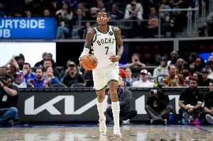 失误太多了！小凯文·波特18中7&7罚6中拿22分13助 但出现7失误