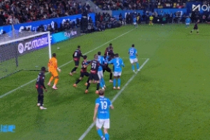 米兰反击良机，恩昆库射门高出