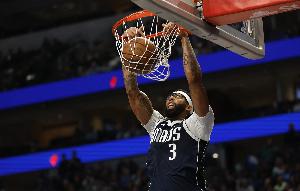 很积极！弗拉格强攻不中 浓眉冲进篮下双手补扣