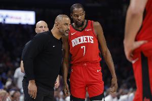 乌度卡：考虑到我们在KD身边配置的球员 对手要忌惮包夹他才对