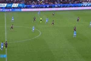 巨大失误！迈尼昂扑救脱手，内雷斯轻松打空门