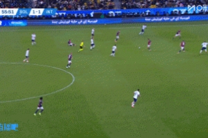 博尼禁区内倒地，主裁观看回放后取消点球