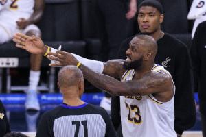 詹姆斯：裁判没有任何的一致性可言 事实就是这样