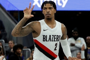 开拓者媒体人：球队必须做交易 轮换是一堆G联赛球员 能赢才怪