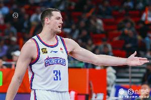 无力回天！大卫·詹姆斯14中8拿到25分13板8助 也有7失误