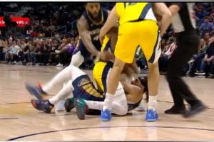 分差20+打起来了！阿尔瓦拉多&杰克逊纠缠抱摔 还用上了地面技巧