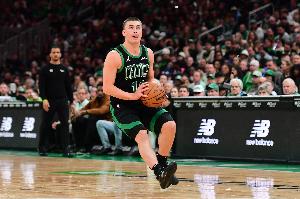 大功臣！普理查德24中13砍33分8板10助准三双 第三节19分助队反超