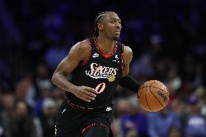 火力凶猛！马克西首节9中4&三分5中3 轰下11分1板1助1断建立优势