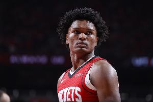 难救主！阿门10中7拿到18分9板8助3断 罚球4中3