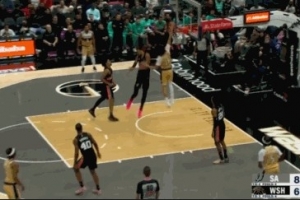 小伙子挺横！凯肖恩·乔治空切不惧文班补防 送单臂滑翔劈扣！