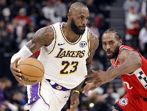 如何抵挡住湖人反扑？小卡：打好快攻造他们失误 投进三分球