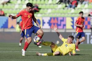 每体：后防线缺兵少将，巴萨主帅弗里克考虑征召小将科尔特斯